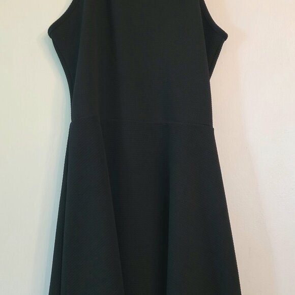 Black Halter Fit & Flare Textured Knee Length Dress - Picture 4 of 9